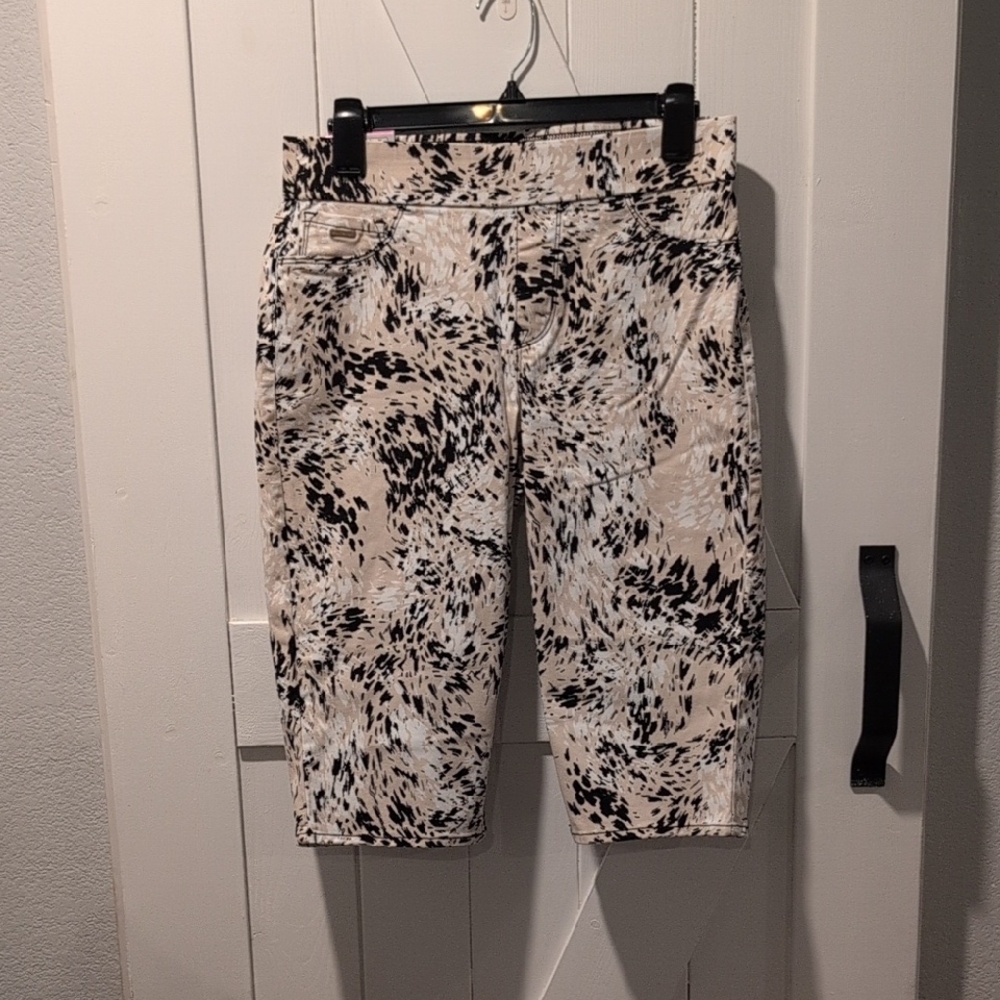Nine West Women's Pull-on Bermuda Shorts with Yoga Stretch in Cow Print, Size 6.